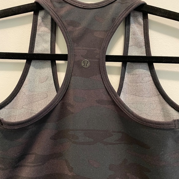 Women's Lululemon Racerback Tank in Camo print sx XS - Picture 4 of 4